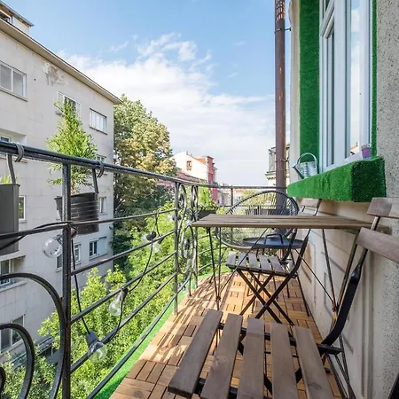Wooden Castle - Top Center Apartment *