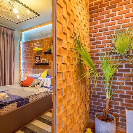 Wooden Castle - Top Center Apartment