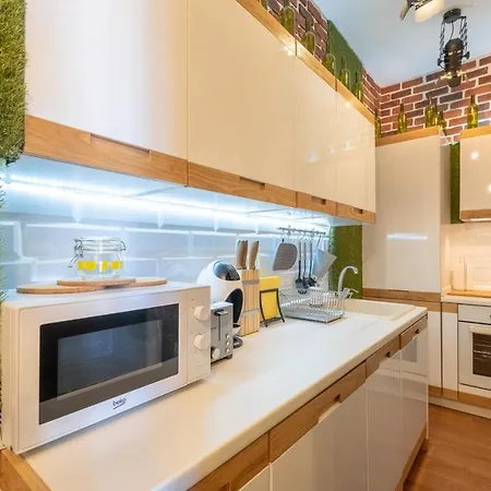 Wooden Castle - Top Center Apartment
